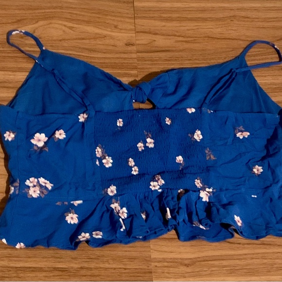 American Eagle Blue floral blouse - Picture 3 of 9